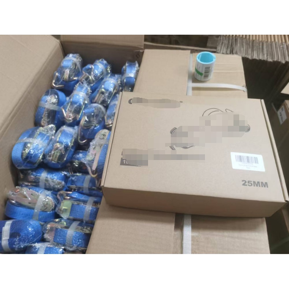 Private-label ratchet straps prepared with retail cartons